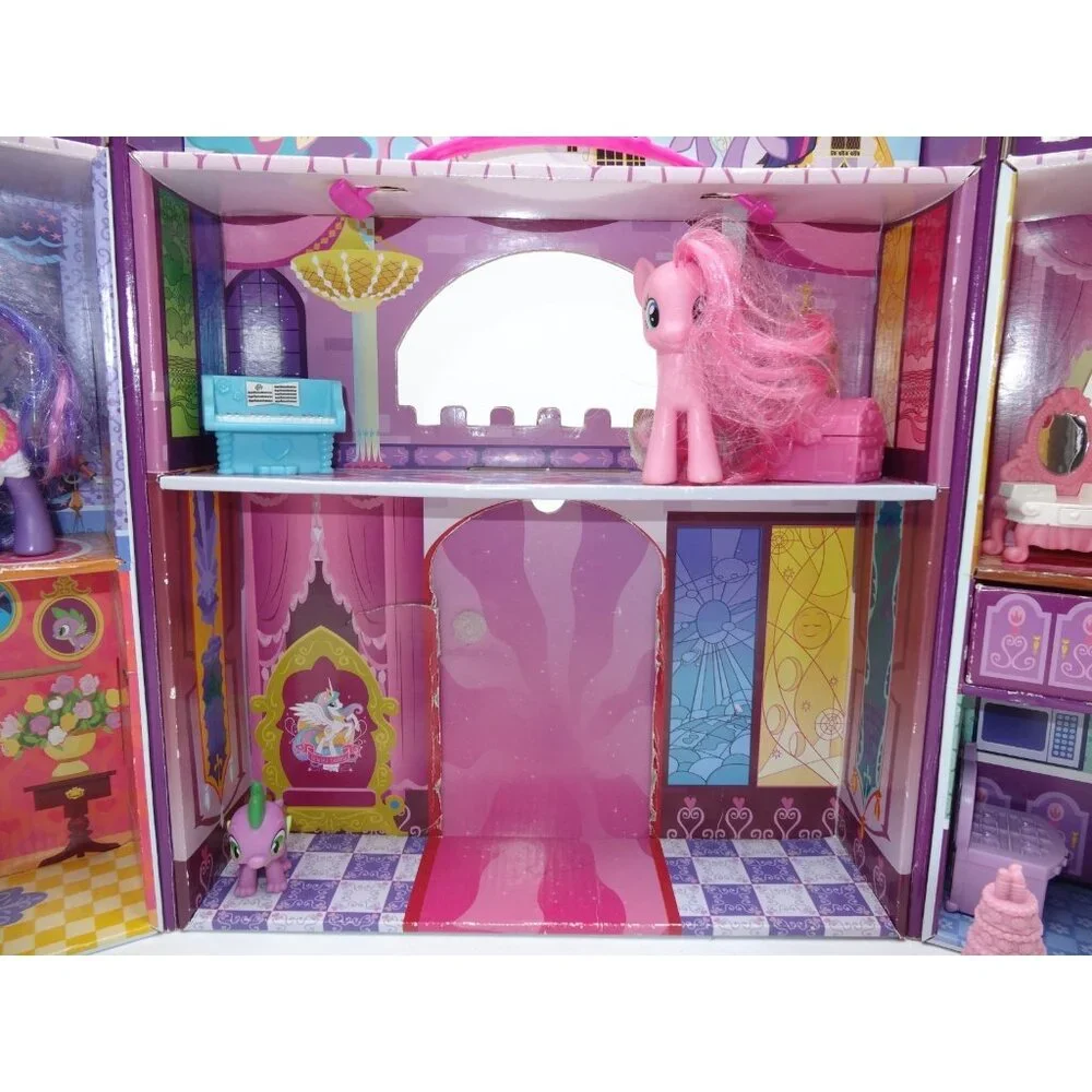 My Little Pony Canterlot Deluxe Playset, With Accessories 2 Pony's 1‎ carriage
